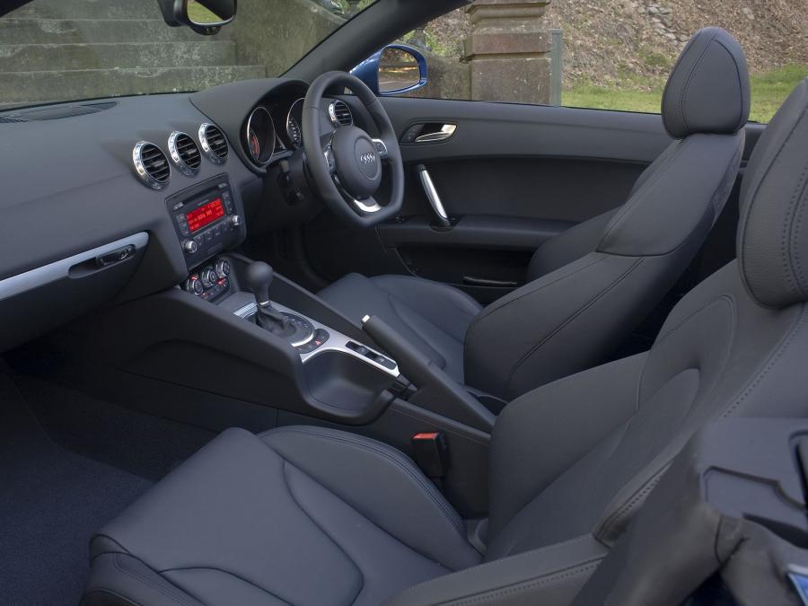 Интерьер Audi TT Roadster (8J) 2007 года  (AU) (фото 21 из 26)